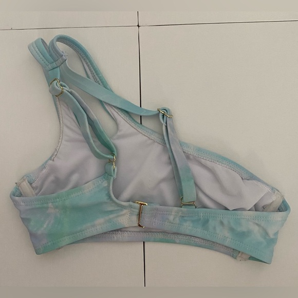 2 Extra Small Bikini Tops - Picture 3 of 7